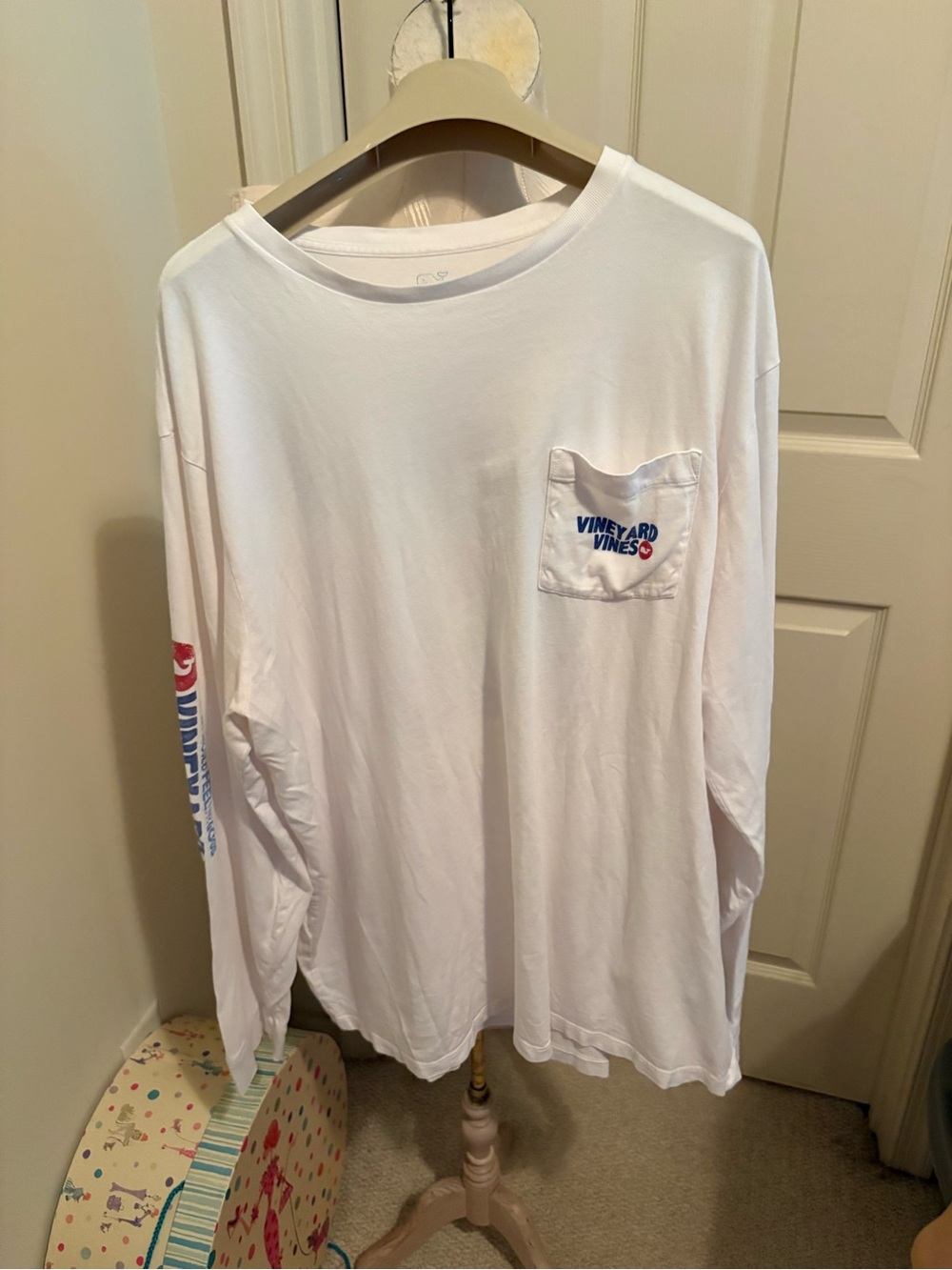 Vineyard Vines White Long-Sleeve Pocket Tee with Blue & Red Logo XL